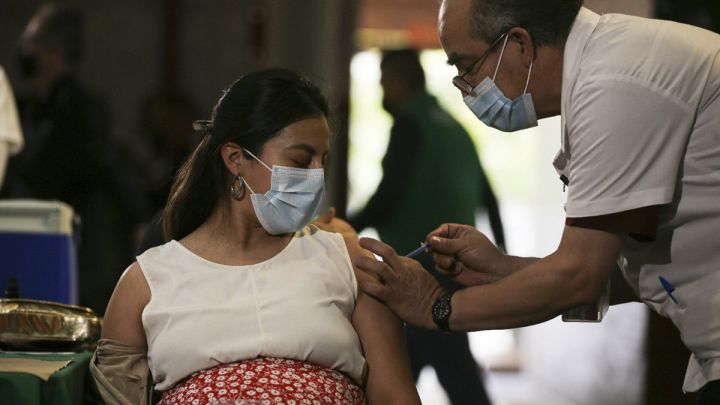 Más de 15 mil embarazadas han sido vacunadas contra la Covid-19 en Puebla  