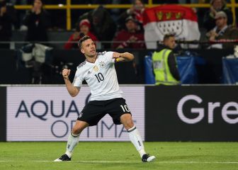 Lukas Podolski y directivo de Gallos se reunieron en Turquía