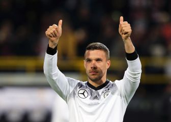 Podolski no llegó al Querétaro por temas familiares