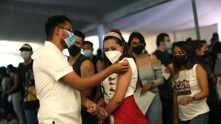 Vacunas COVID en México: Cómo y dónde aplicarán las primeras 142,000 primeras dosis a mayores de 18 años