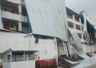 Tromba derrumba techo del estadio Sergio León Chávez