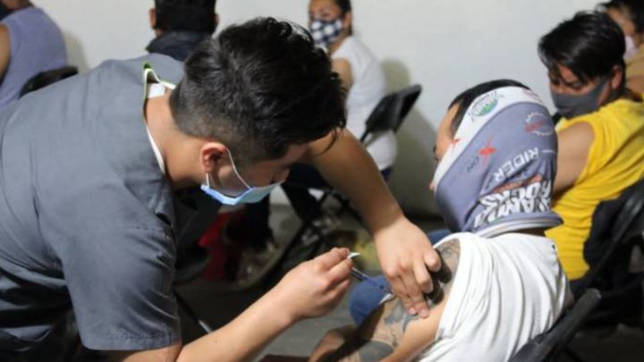 Edomex anuncia vacunación contra el Covid-19 en personas de 18 a 29 años