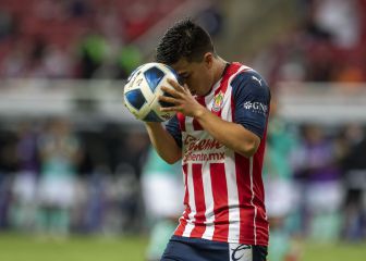 Pierde Chivas y estalla la tribuna: “¡Fuera, Vuce!”