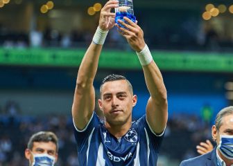 Rogelio Funes Mori recibe reconocimiento de máximo goleador histórico