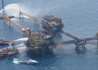 Cinco muertos tras la explosión en plataforma de Pemex