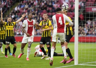 Edson Álvarez anota en la goleada del Ajax sobre el Vitese