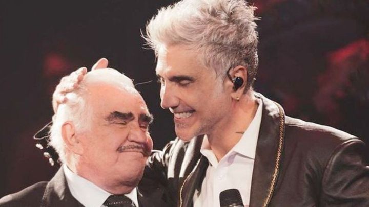 Alejandro Fernández llora en pleno concierto al recordar a Vicente Fernández  - AS México