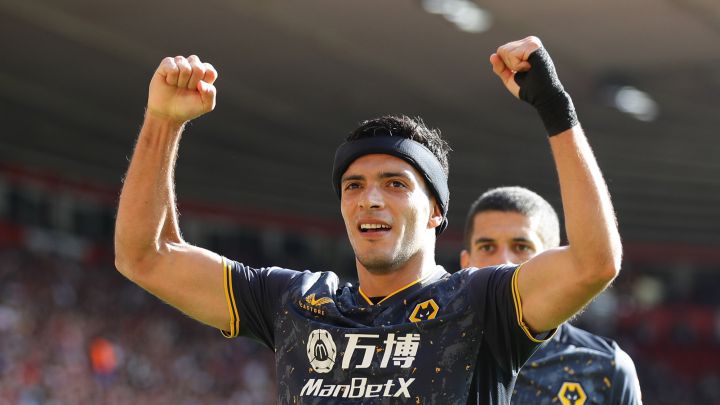 Raúl Alonso Jiménez festea un gol con el Wolverhampton