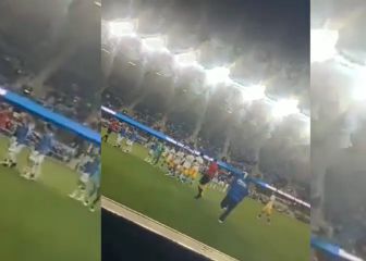 Aficionado de Cruz Azul invade la cancha y golpea a jugador del San Jose Earthquakes