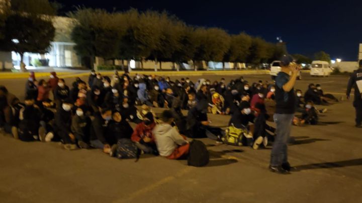 Rescatan a más de 600 migrantes hacinados en tráileres en Tamaulipas