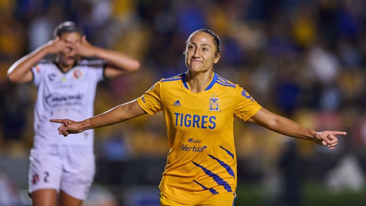 Stephany Mayor festeja un gol con Tigres Femenil