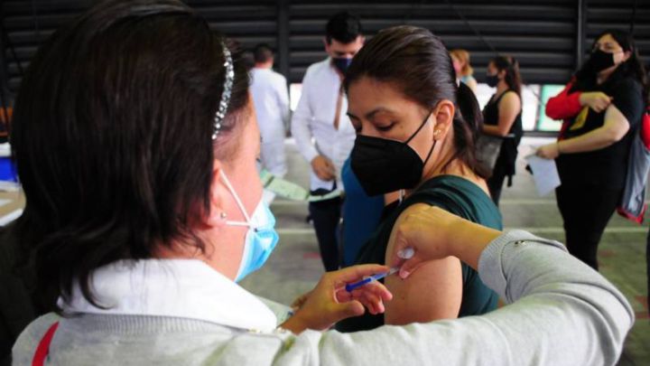 Jalisco recibe 200 mil vacunas AstraZeneca