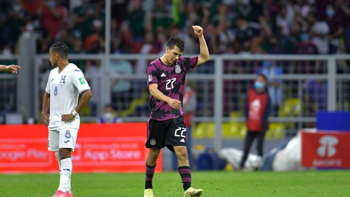 Hirving Lozano festeja su gol contra Honduras