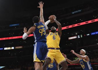 Juan Toscano cumple ante los Lakers en el regreso de la NBA