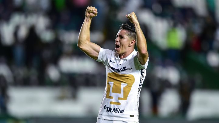 Chipa Velarde festeja un gol contra los Pumas