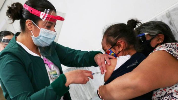 Vacunación menores en CDMX: primera dosis a adolescentes con comorbilidades