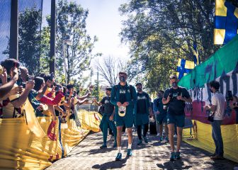 ¡Caravana monumental! Así despidió la afición al América rumbo a Monterrey