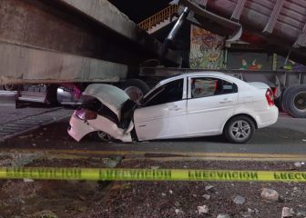 Tráiler tira puente peatonal en la carretera México-Texcoco