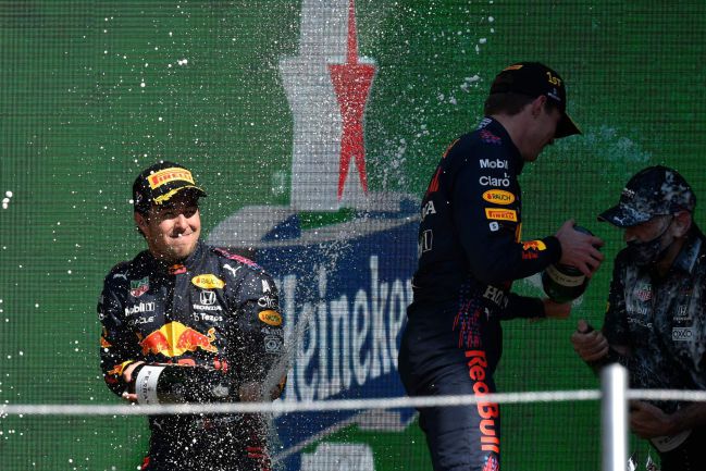 Checo Pérez en el podio del GP de México