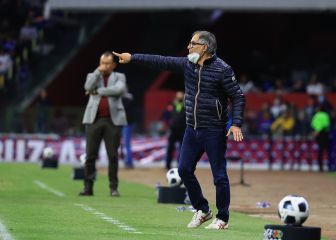 Ariel Holan renovó contrato al calificar a cuartos de final