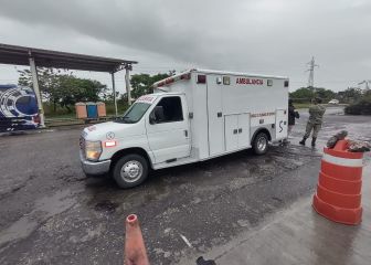 Detienen en Tabasco una ambulancia pirata con 36 migrantes hacinados