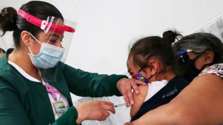 Gobierno de CDMX anuncia vacunación a menores de 15 a 17 años sin comorbilidades