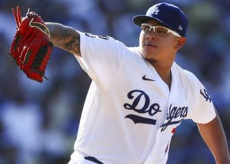 Julio Urías recibió homenaje por parte del CMLL