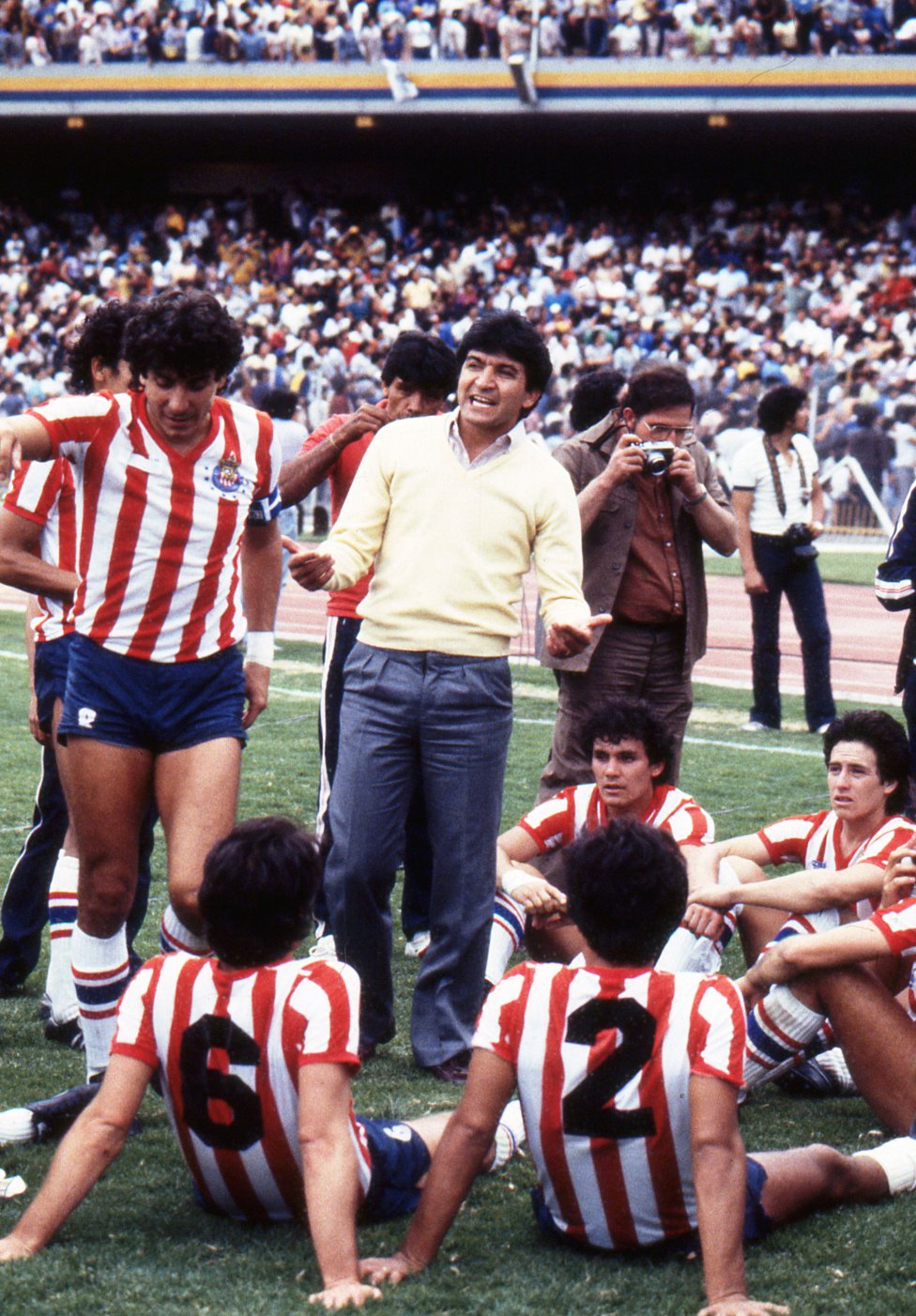 Alberto Guerra llegó a las Chivas en 1982 y en su primera campaña llegó a la final, pero la perdió con Puebla. 