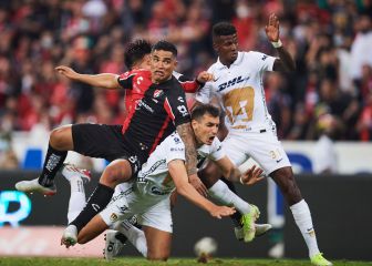 Ex árbitros vieron penal a favor de Pumas en la semifinal ante Atlas