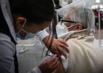 Requisitos para tercera dosis a adultos mayores