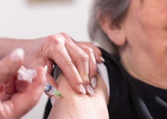 Este es el biológico de refuerzo que recibirán los adultos mayores