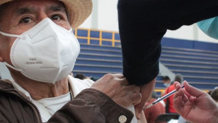 ¿Cuáles son las fechas para la tercera dosis de vacunación en mayores en Ciudad de México?