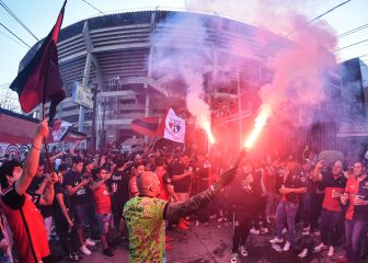 ¡Espectacular! Así fue la llegada de Atlas en un mar rojinegro