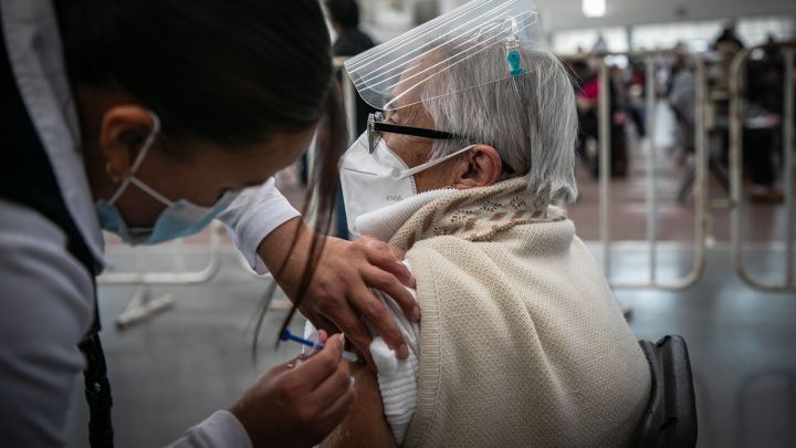 Vacunación Covid: fechas, calendario y horarios para tercer refuerzo adultos mayores en Chihuahua 