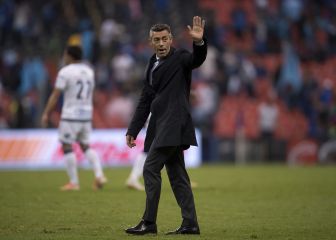 Pedro Caixinha fue presentado como entrenador de Santos
