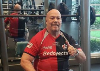 ‘Perro’ Bermúdez se pinta el escudo del Atlas en la cabeza