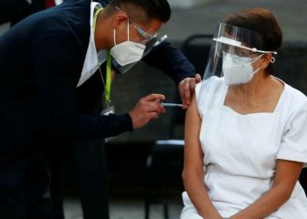 Anuncian aplicación de tercer biológico a personal médico en CDMX