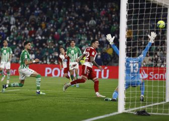 Lainez y Guardado fueron titulares en la derrota del Betis