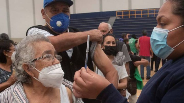 Vacuna de refuerzo en México: quién se la puede poner y dónde hacerlo