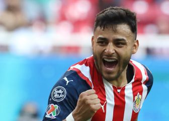 Alexis Vega salva a Chivas con un golazo