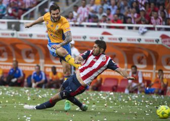 Chivas es una de las víctimas favoritas de André-Pierre Gignac