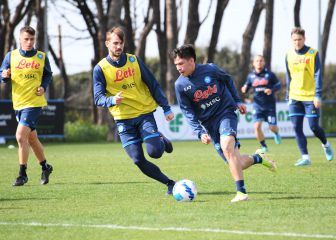 Hirving Lozano regresa a los entrenamientos con el Napoli