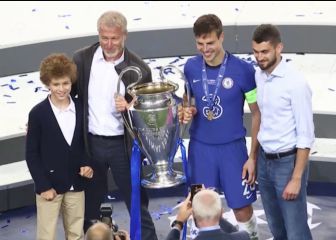 Aficionados del Chelsea, tristes por la partida de Abramovich