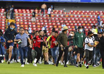 Afición mexicana explota contra sanciones al Querétaro tras riña