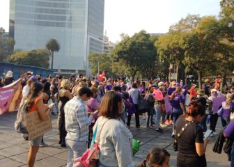Colectivos feministas marchan sobre Paseo de la Reforma; se dirigen al Zócalo
