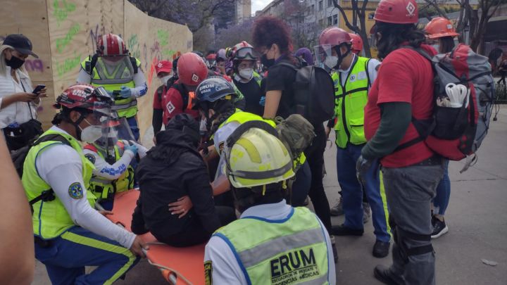 Martí Batres: Dos mujeres heridas en marcha de la CDMX; ya reciben atención