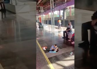 Conserje del Metro de la CDMX se hace viral por su peculiar forma de trapear
