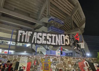 Cuelgan manta afuera del Jalisco: 