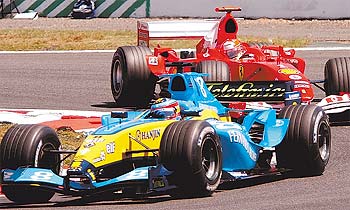 Schumacher sólo pudo con Alonso en los boxes