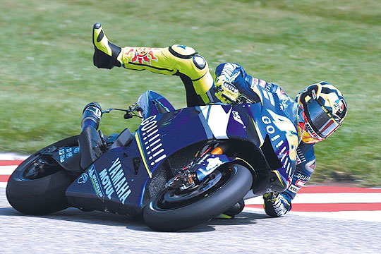 Rossi arranca con su segunda caída del año